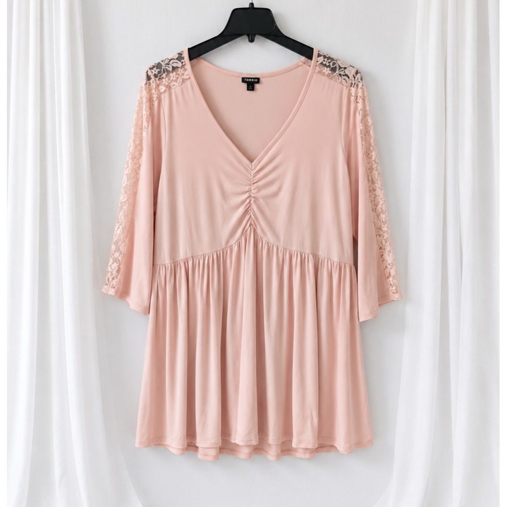 Torrid Babydoll Tunic Top Size 3X Blush Pink 3/4 Lace Sleeve V Neck Plus Size
